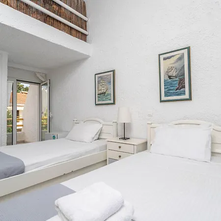 Aggistri Seafront House Ferienhaus