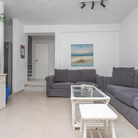 Ferienhaus Aggistri Seafront House *