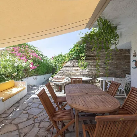Aggistri Seafront House Ferienhaus